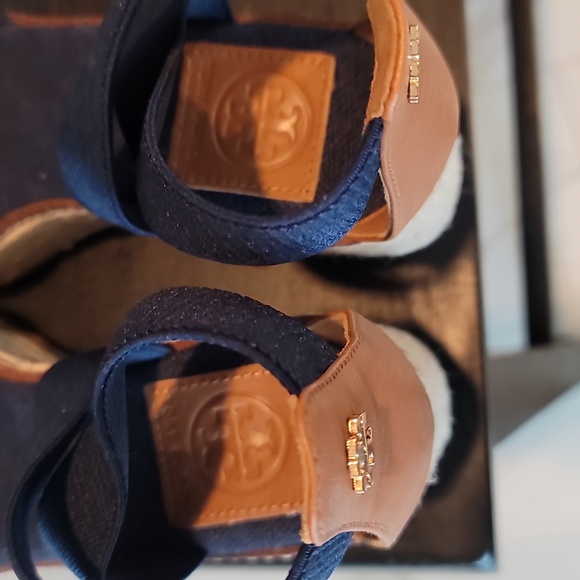 Tory Burch size 7 wedge sandals - Picture 4 of 4